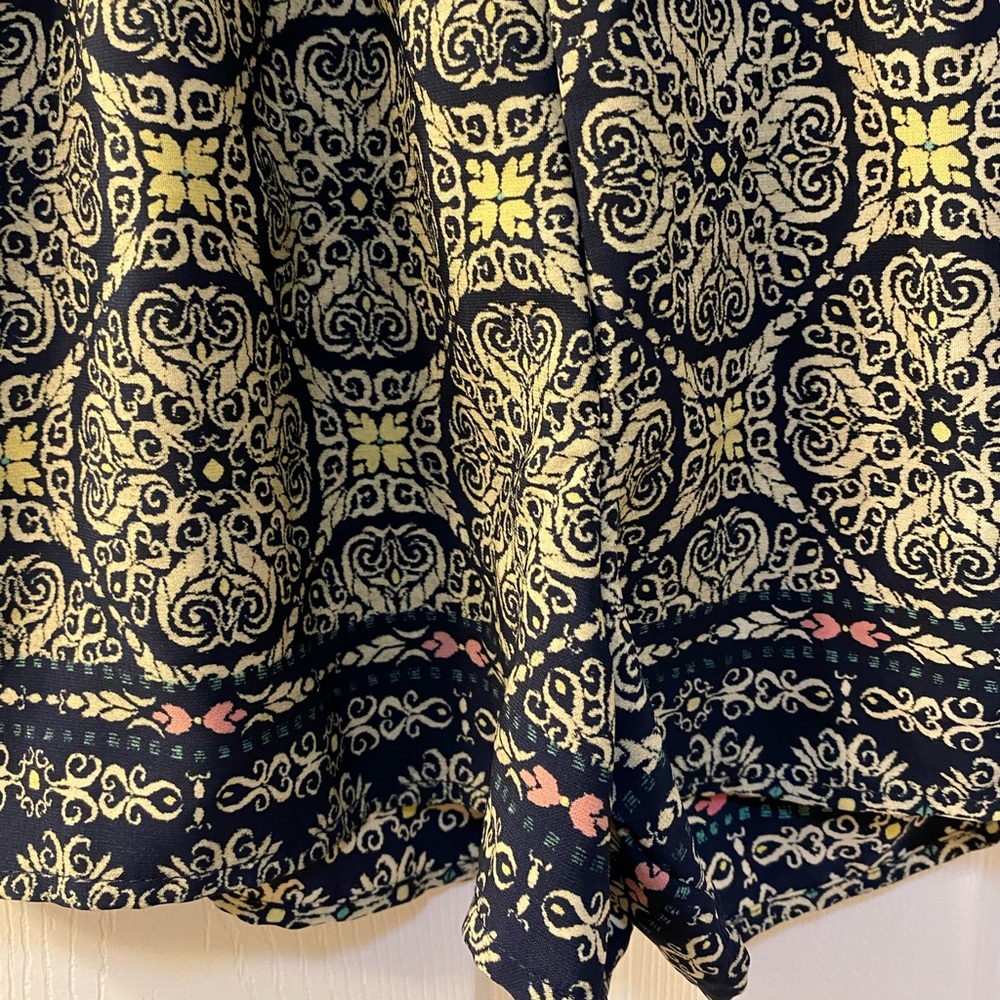 3/$15💥Patterned Shorts - Picture 2 of 5